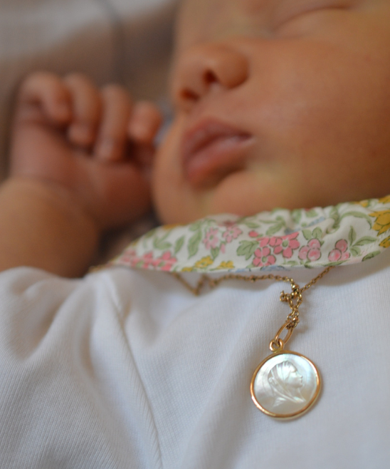 idees-cadeaux-naissance-medaille-nacre